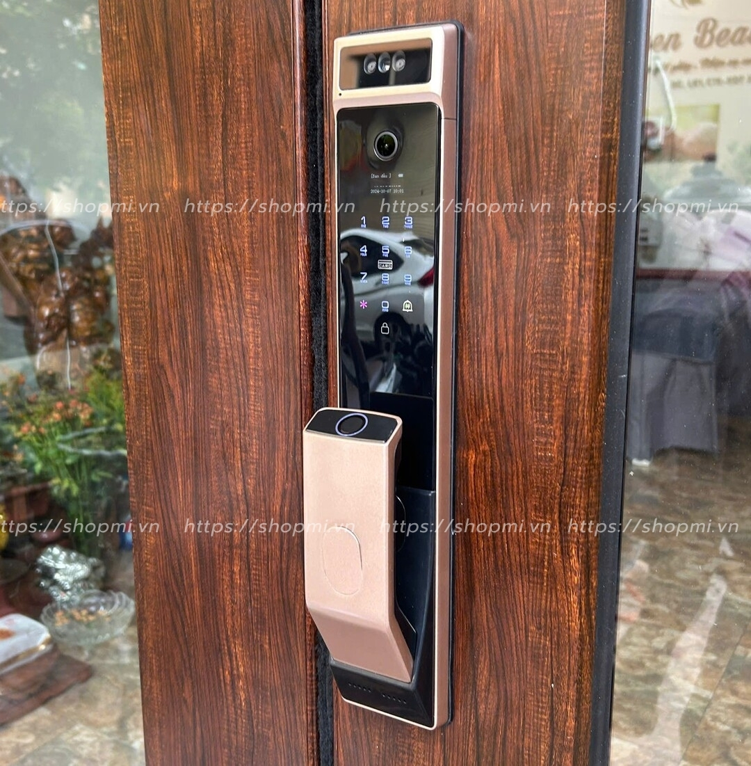 ShopMi tiến h&agrave;nh lắp đặt kh&oacute;a cửa v&acirc;n tay tại TP HCM 