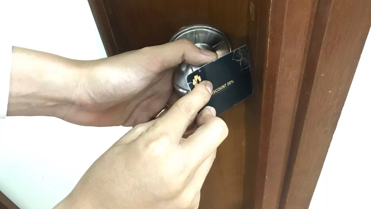 cách mở khóa cửa khi mất chìa