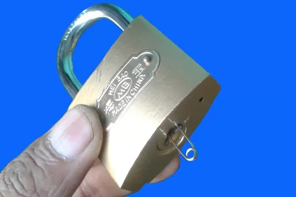 cách mở khóa cửa khi mất chìa
