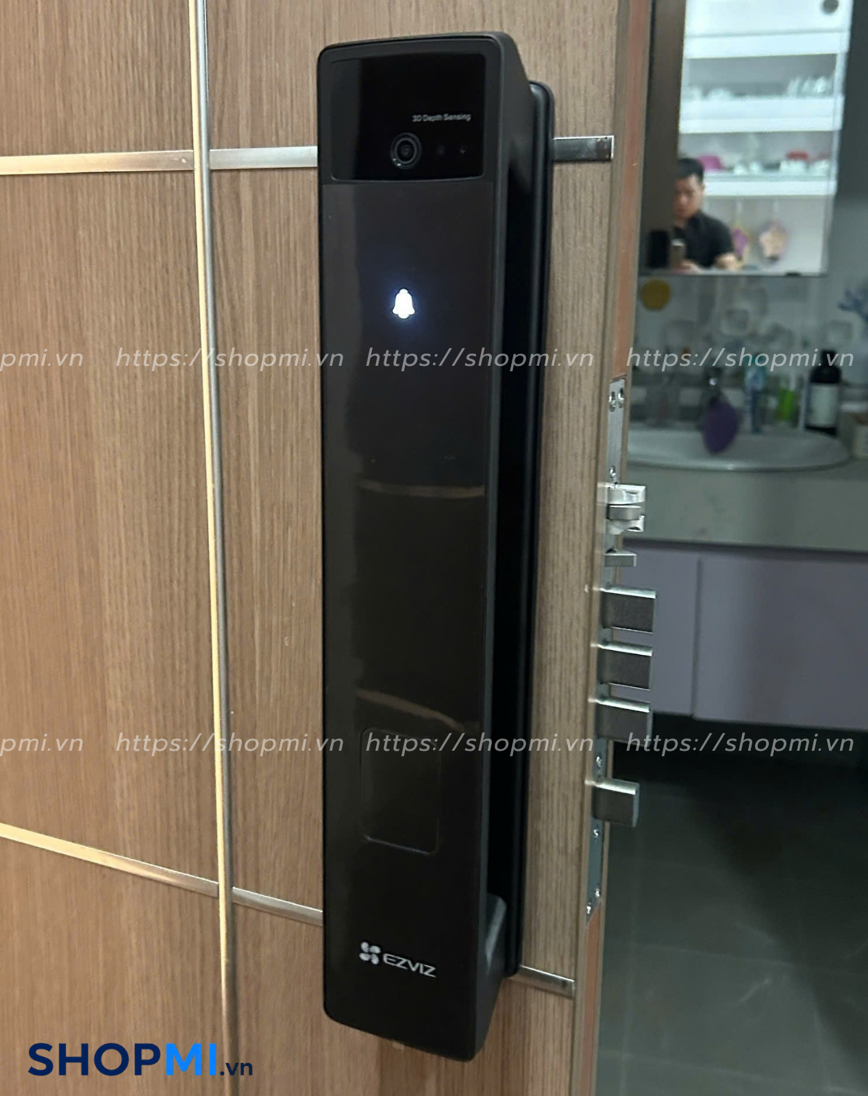 Tại ShopMi c&oacute; nhiều d&ograve;ng kh&oacute;a cửa đa dạng, ph&ugrave; hợp cho từng loại cửa như cửa gỗ, cửa nh&ocirc;m hay cửa k&iacute;nh