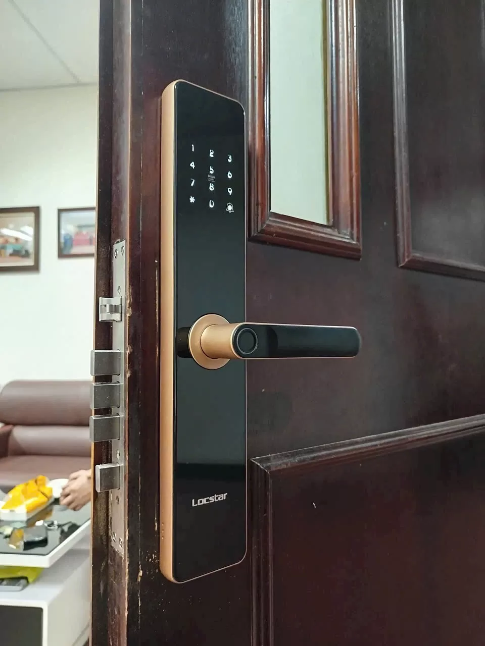 khóa cửa điều khiển từ xa bằng điện thoại