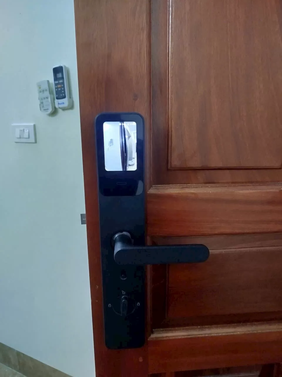 khóa cửa thông minh có camera
