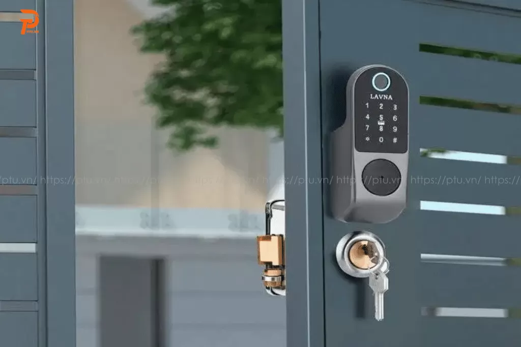 khóa vân tay cửa cổng