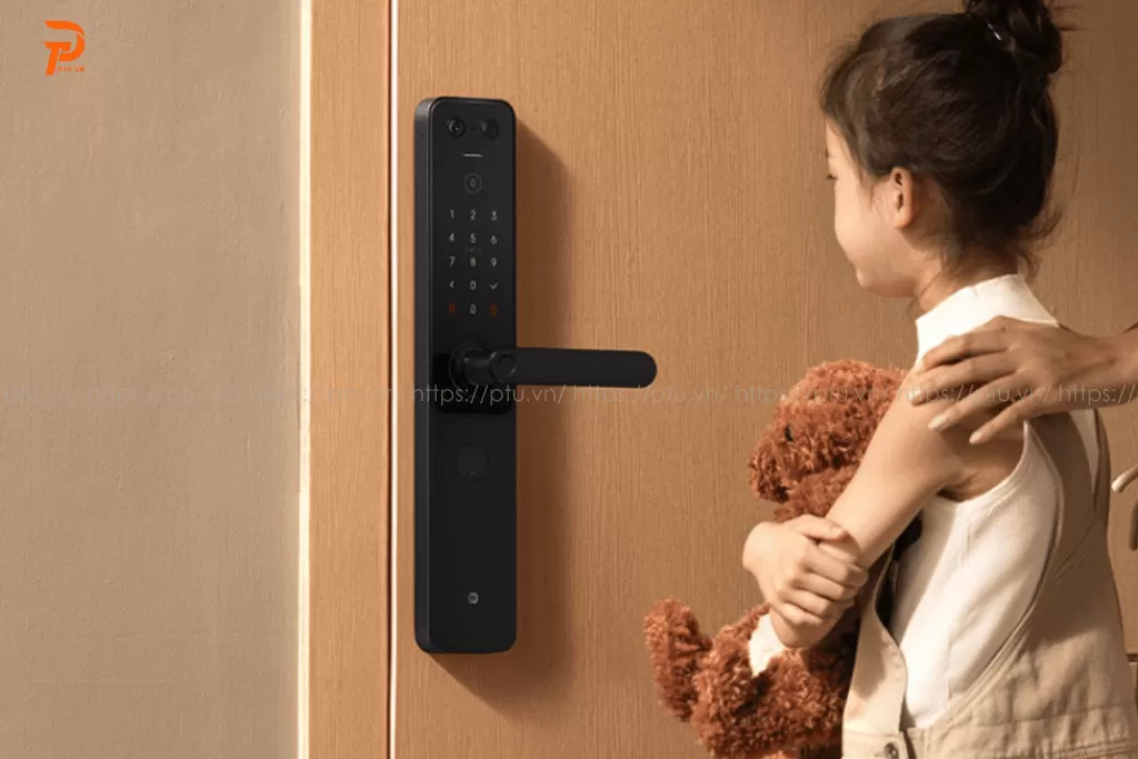 khóa vân tay cửa gỗ