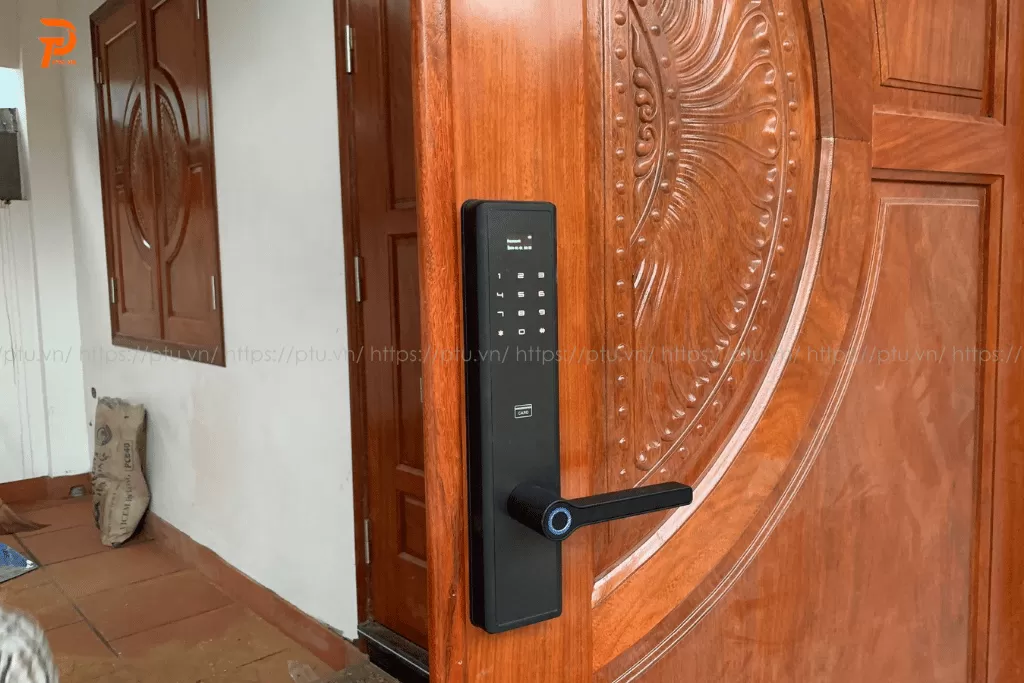khóa vân tay cửa gỗ