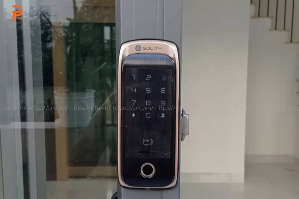 khóa vân tay cửa kính