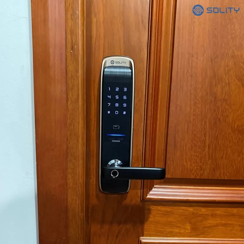 khóa vân tay solity