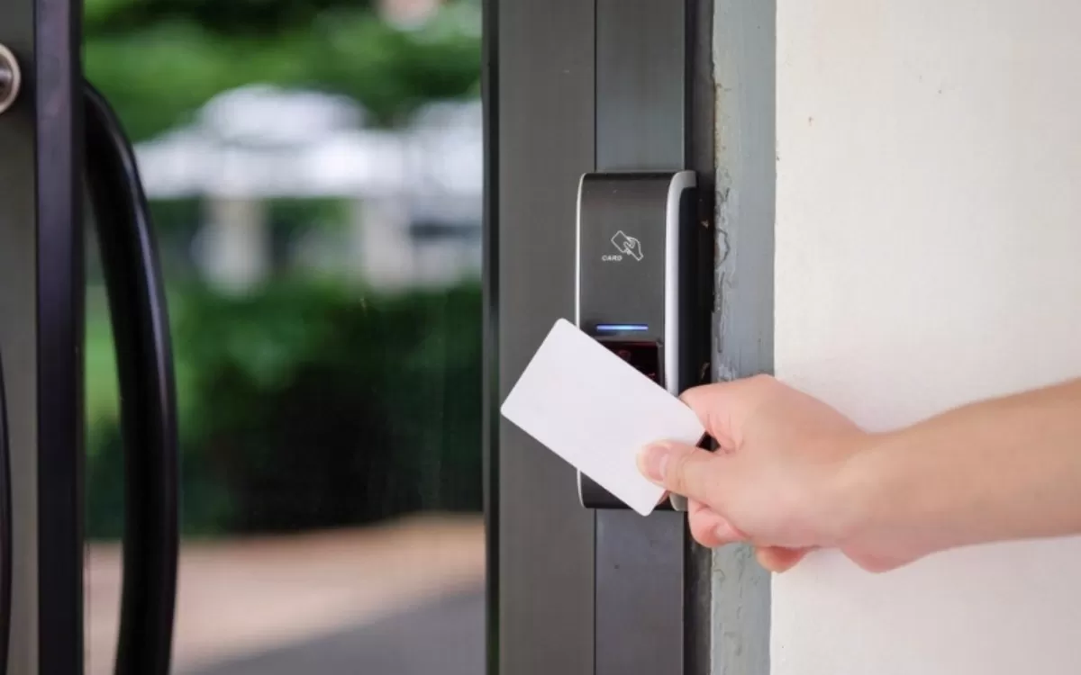 cách lắp đặt khóa từ