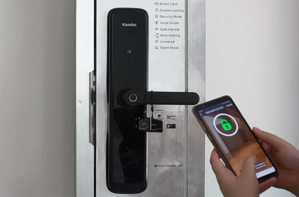 cách mở khóa cửa điện tử