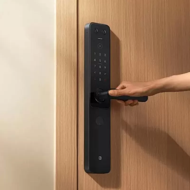 Mua khóa cửa vân tay uy tín tại PTU