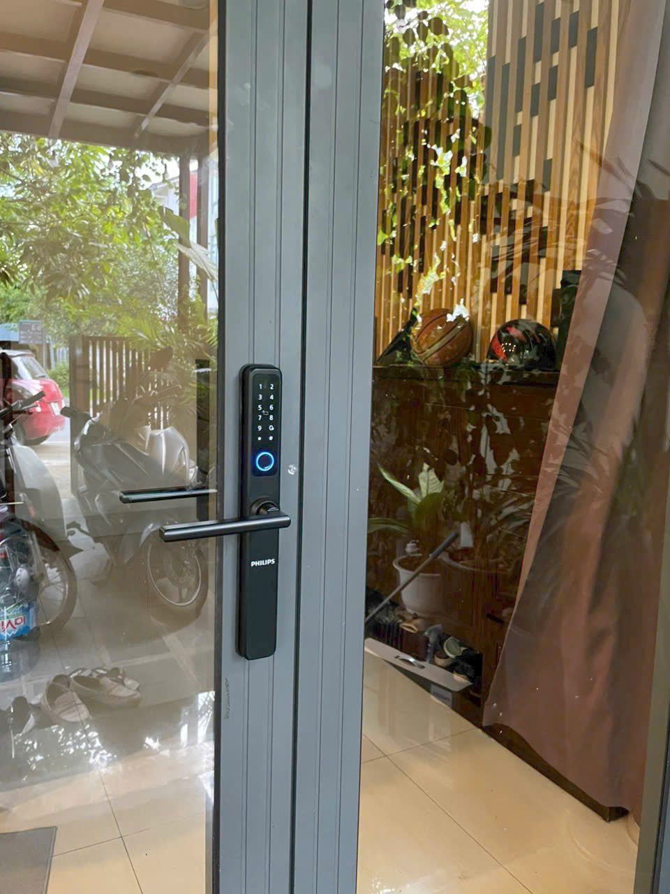 lắp đặt kh&oacute;a v&acirc;n tay tại đ&agrave; nẵng